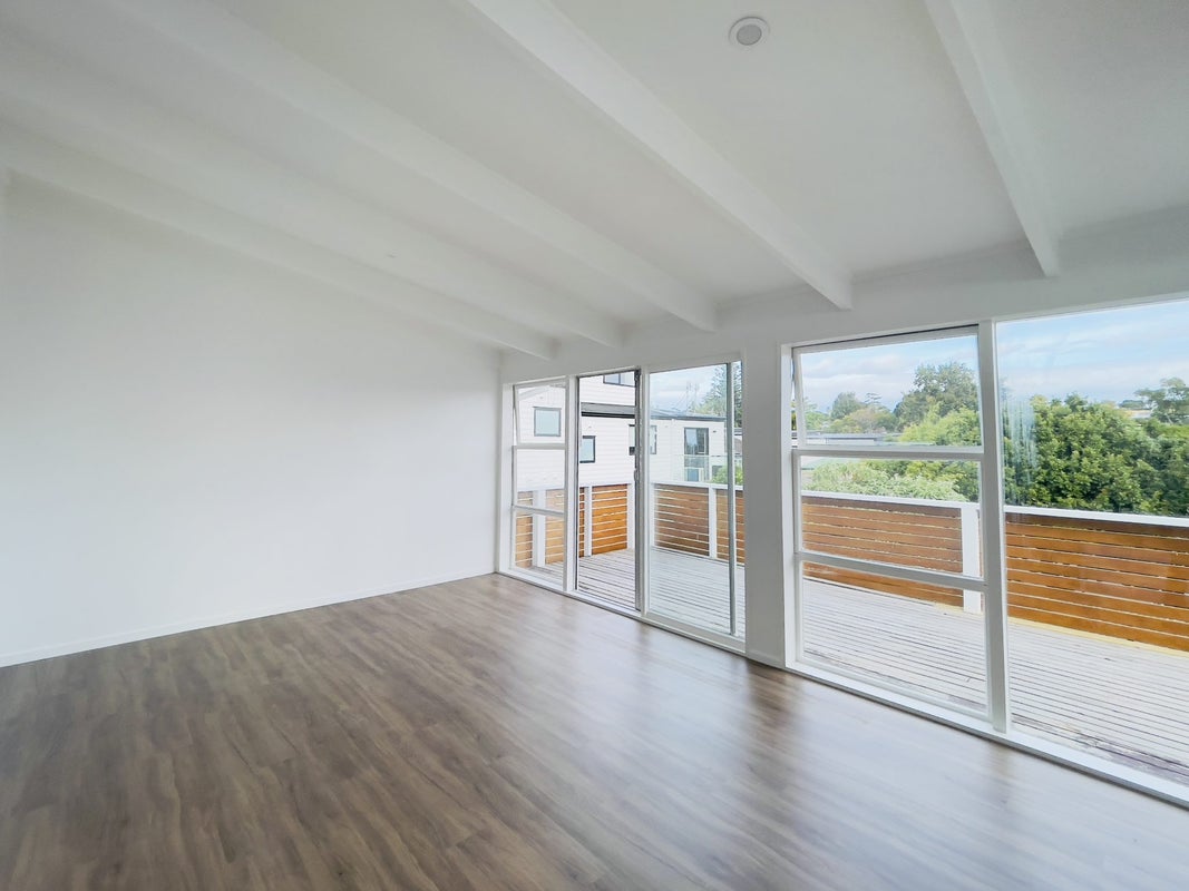 18A Sylvan Crescent, Te Atatu South, Auckland - Carousel 2