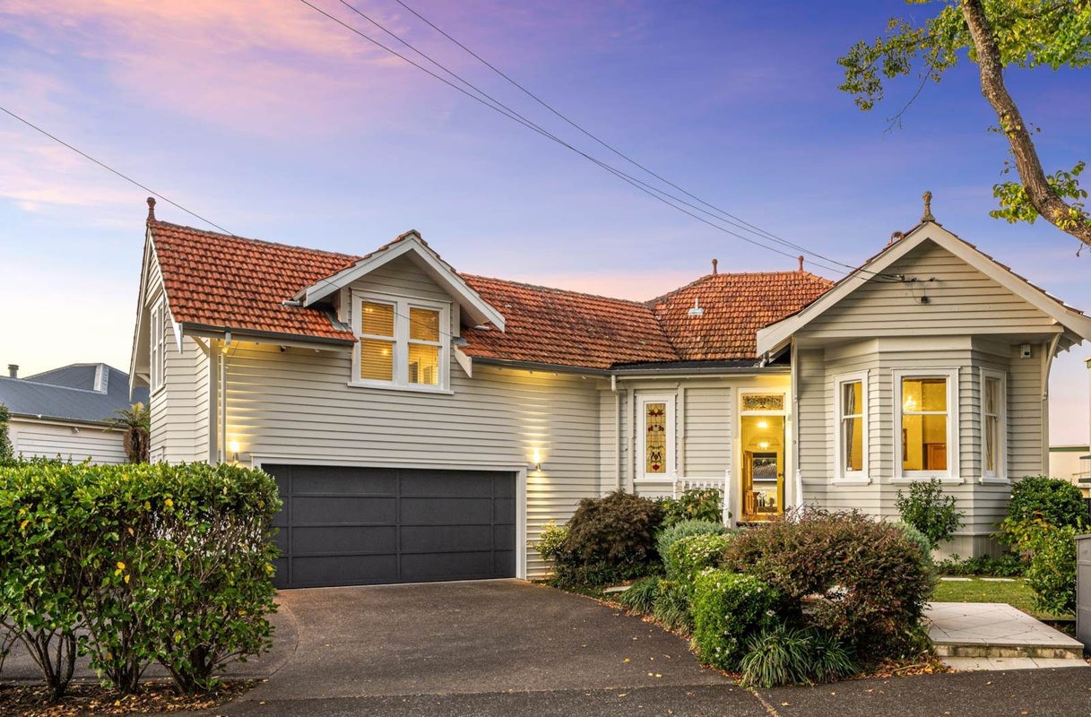 9 Inverary Avenue, Epsom, Auckland - Carousel 1