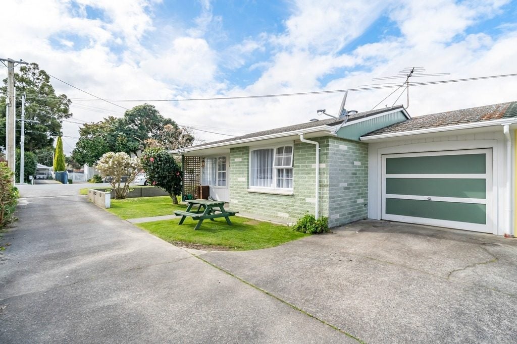 2/44 Epuni Street, Hutt Central, Lower Hutt - Carousel 1