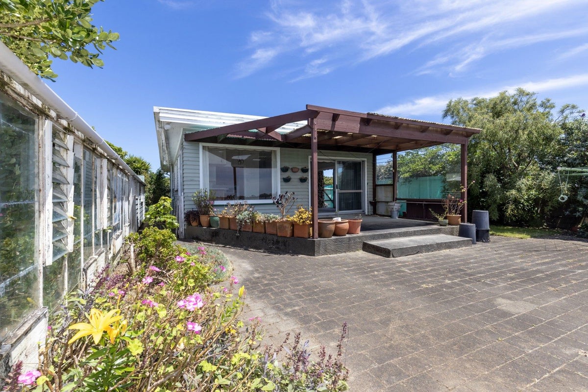 4 Rewa Road, Raumati Beach, Paraparaumu - Carousel 1