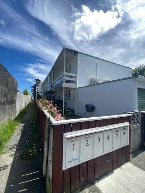 1/110 MURITAI RD, Eastbourne, Lower Hutt - Carousel 1