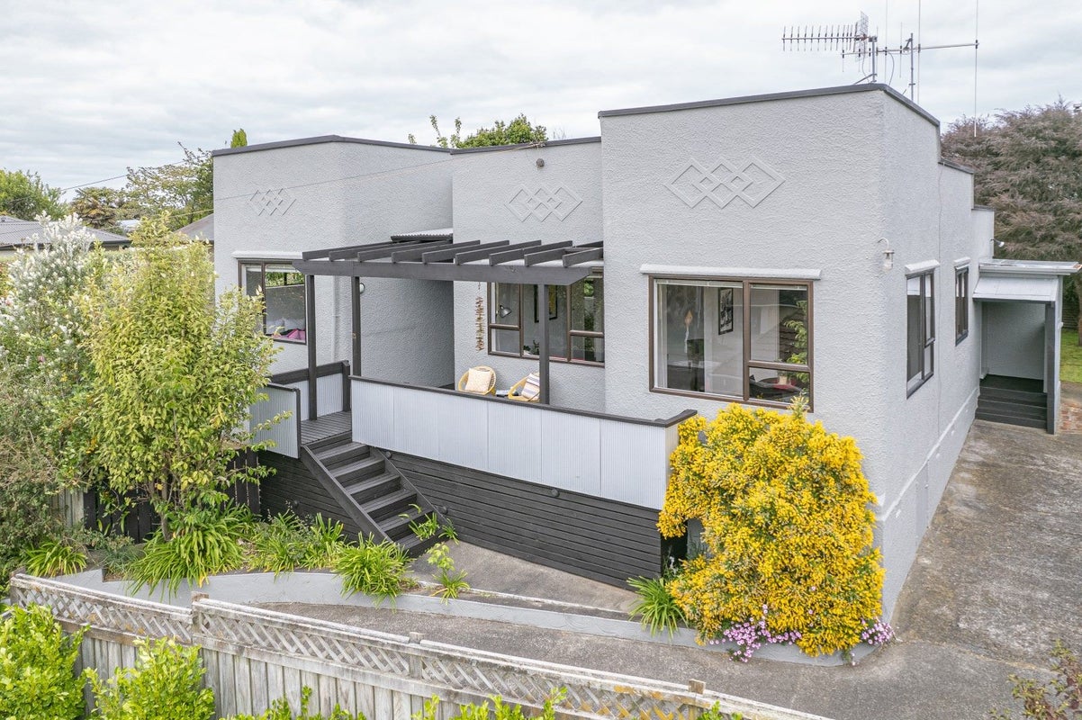 21 Parkes Avenue, Saint Johns Hill, Whanganui - Carousel 1