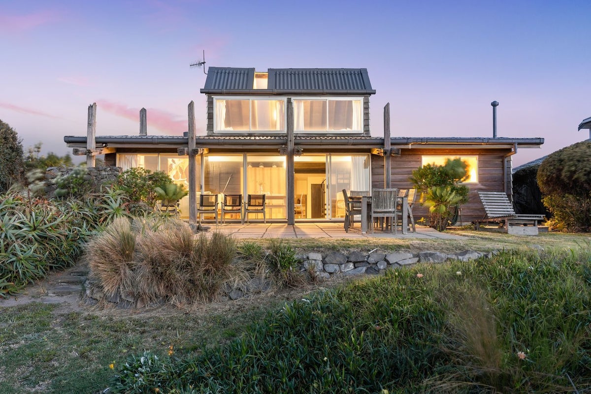 75 Field Way, Waikanae Beach, Waikanae - Carousel 1