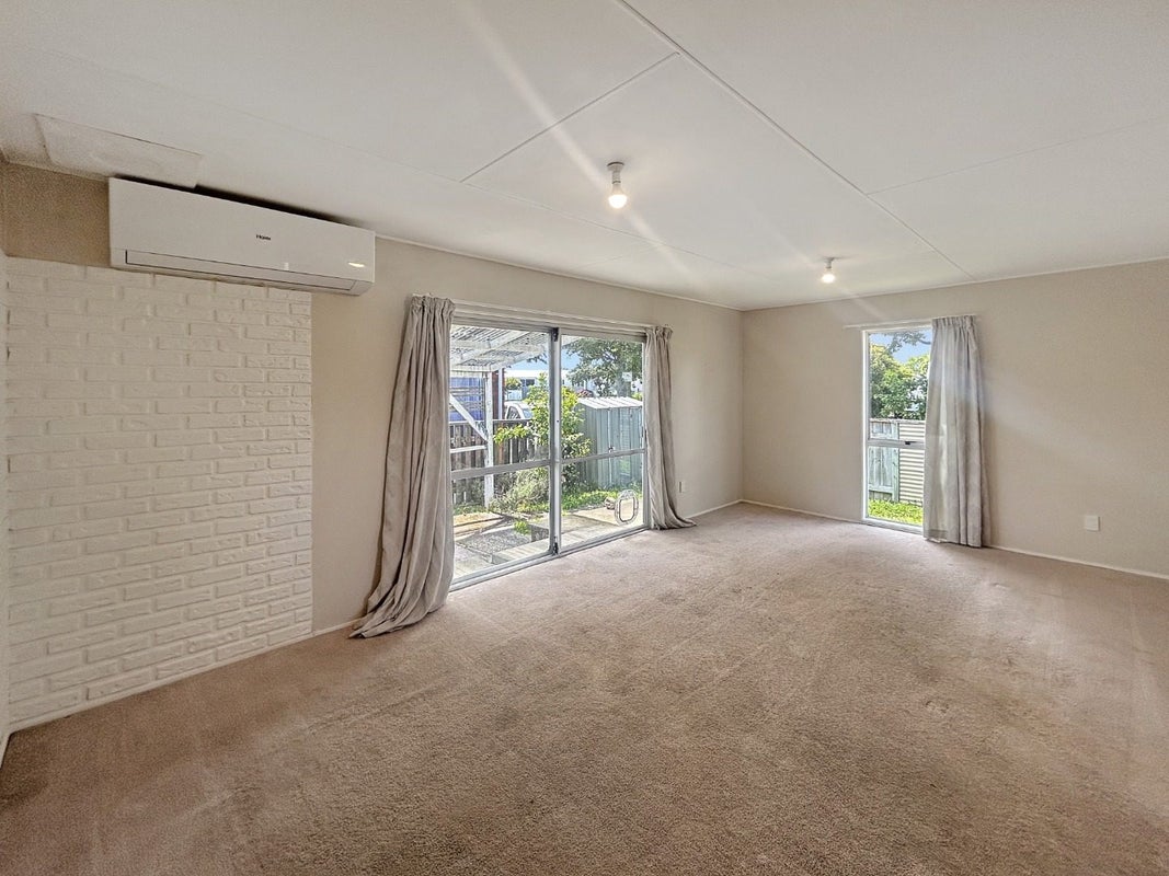 21A Raglan Avenue, Cloverlea, Palmerston North - Carousel 1