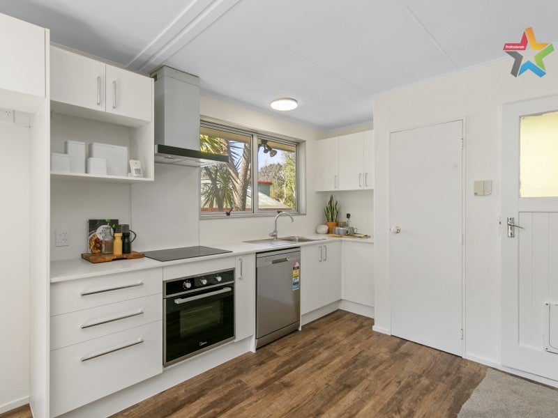 6 Waipuna Grove, Stokes Valley, Lower Hutt - Carousel 2