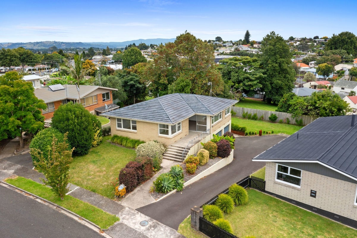 21 Grosmont Terrace, Brookfield, Tauranga - Carousel 2
