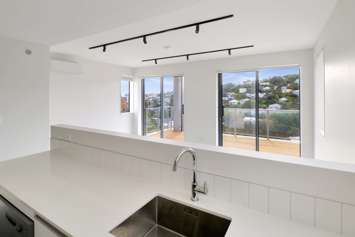 3/67 Tiketike Way, Brooklyn, Wellington - Carousel 1