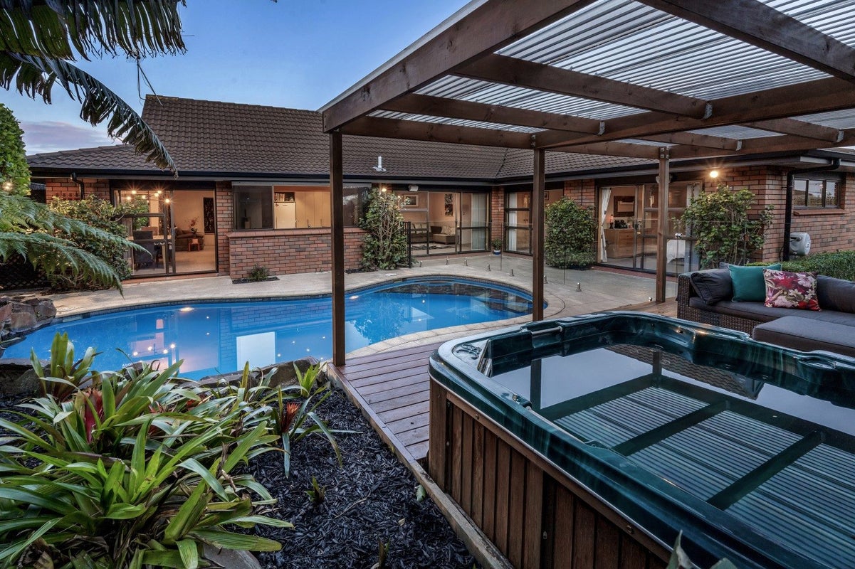 6 Citation Way, Botany Downs, Auckland - Carousel 1