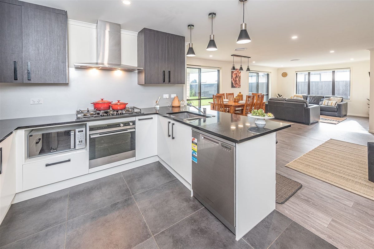 10 Morrell Street, Tawhero, Whanganui - Carousel 1