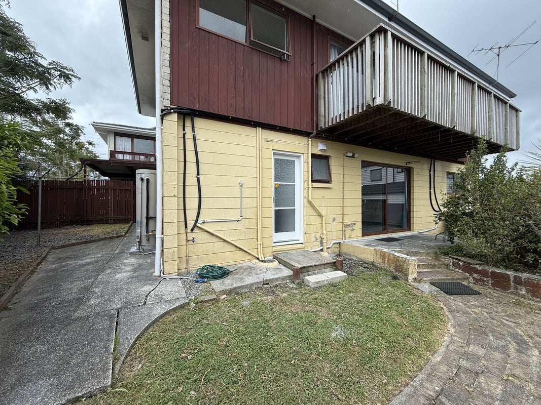 2/22 Tui Glen Road, Birkenhead, Auckland - Carousel 1