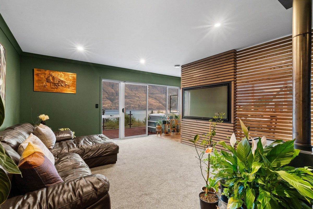 2 Evergreen Place, Sunshine Bay, Queenstown - Carousel 2