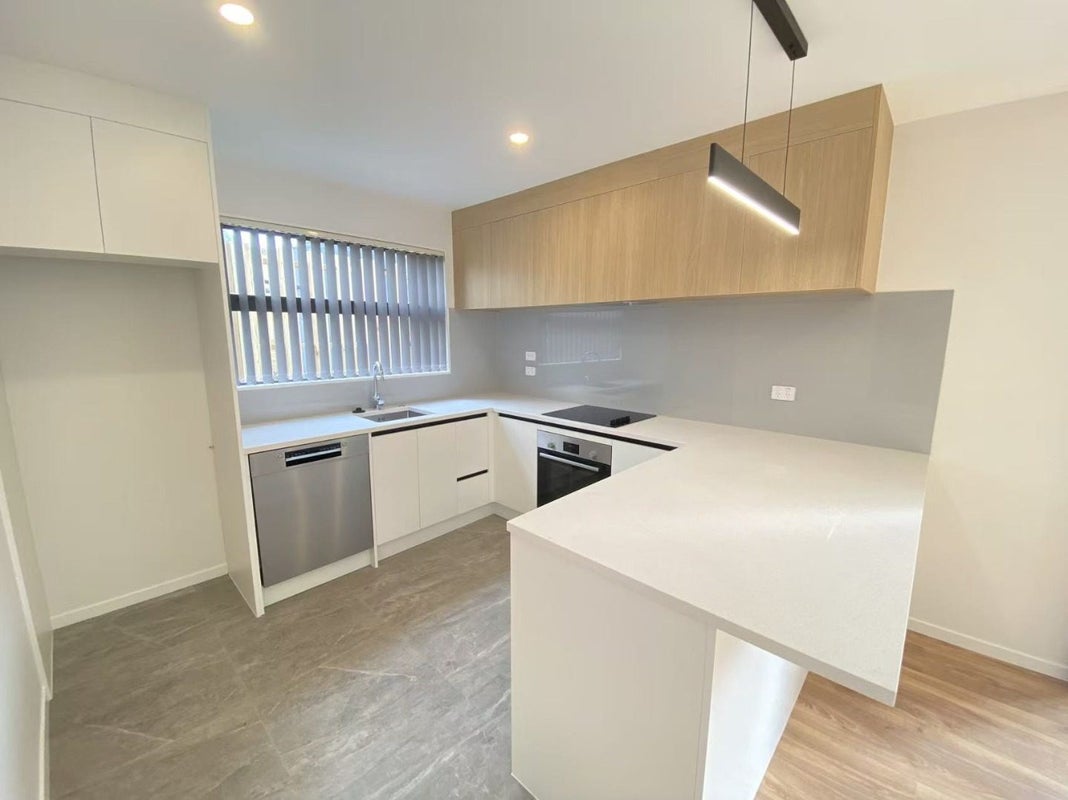41 Golf Road, New Lynn, Auckland - Carousel 2