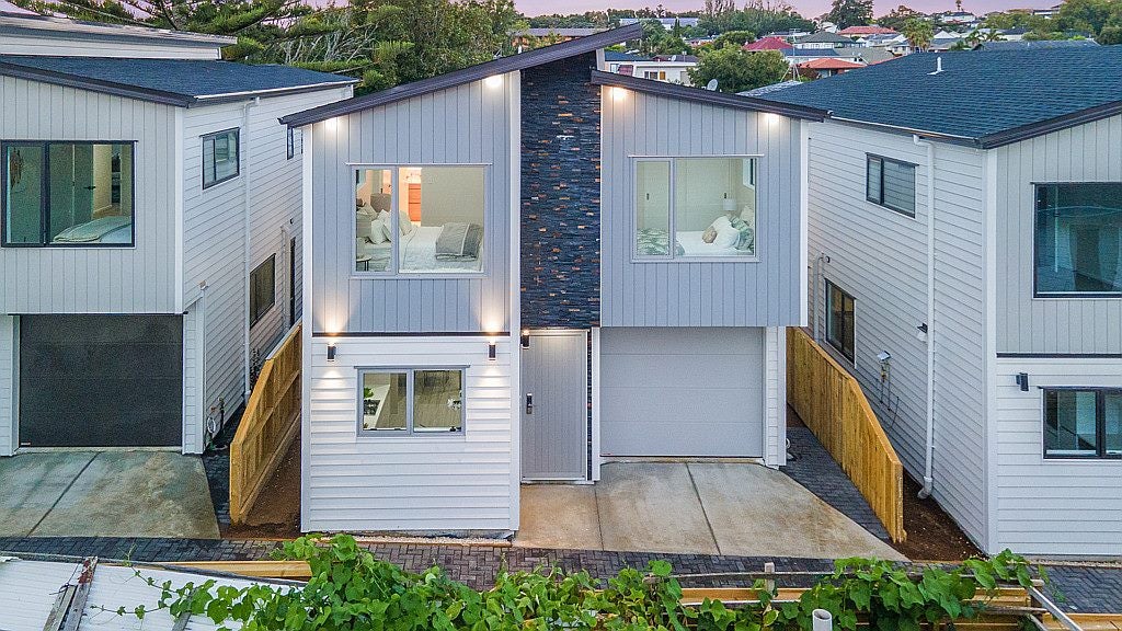 527B Pakuranga Road, Howick, Auckland - Carousel 1
