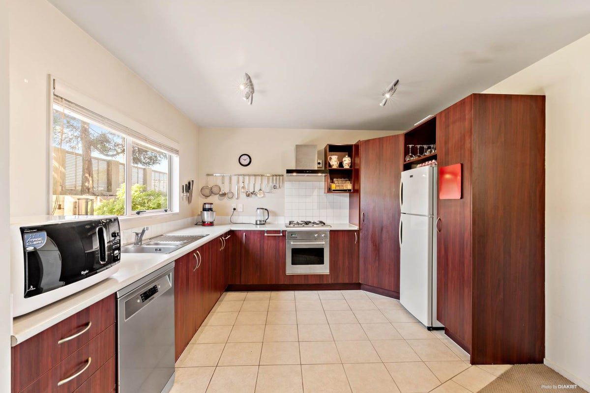 3/11 Spencer Road, Oteha, Auckland - Carousel 2