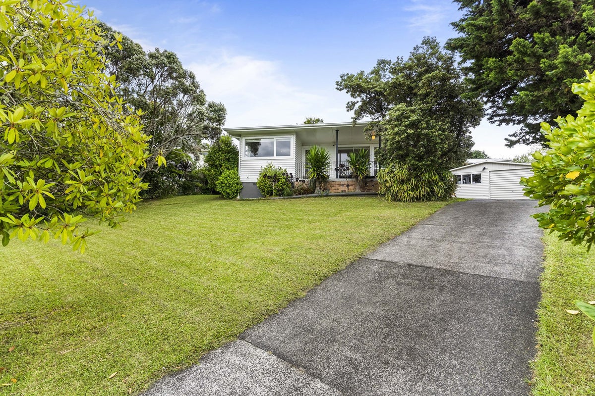 26 Patts Avenue, Glendene, Auckland - Carousel 1
