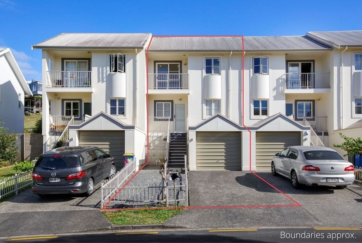 43 Winery Way, Henderson, Auckland - Carousel 1