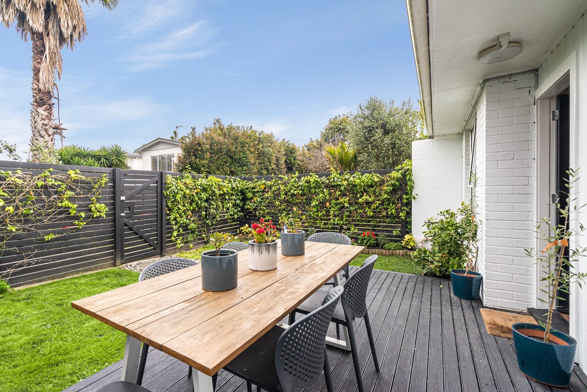 2/252 Meola Road, Point Chevalier, Auckland - Carousel 1