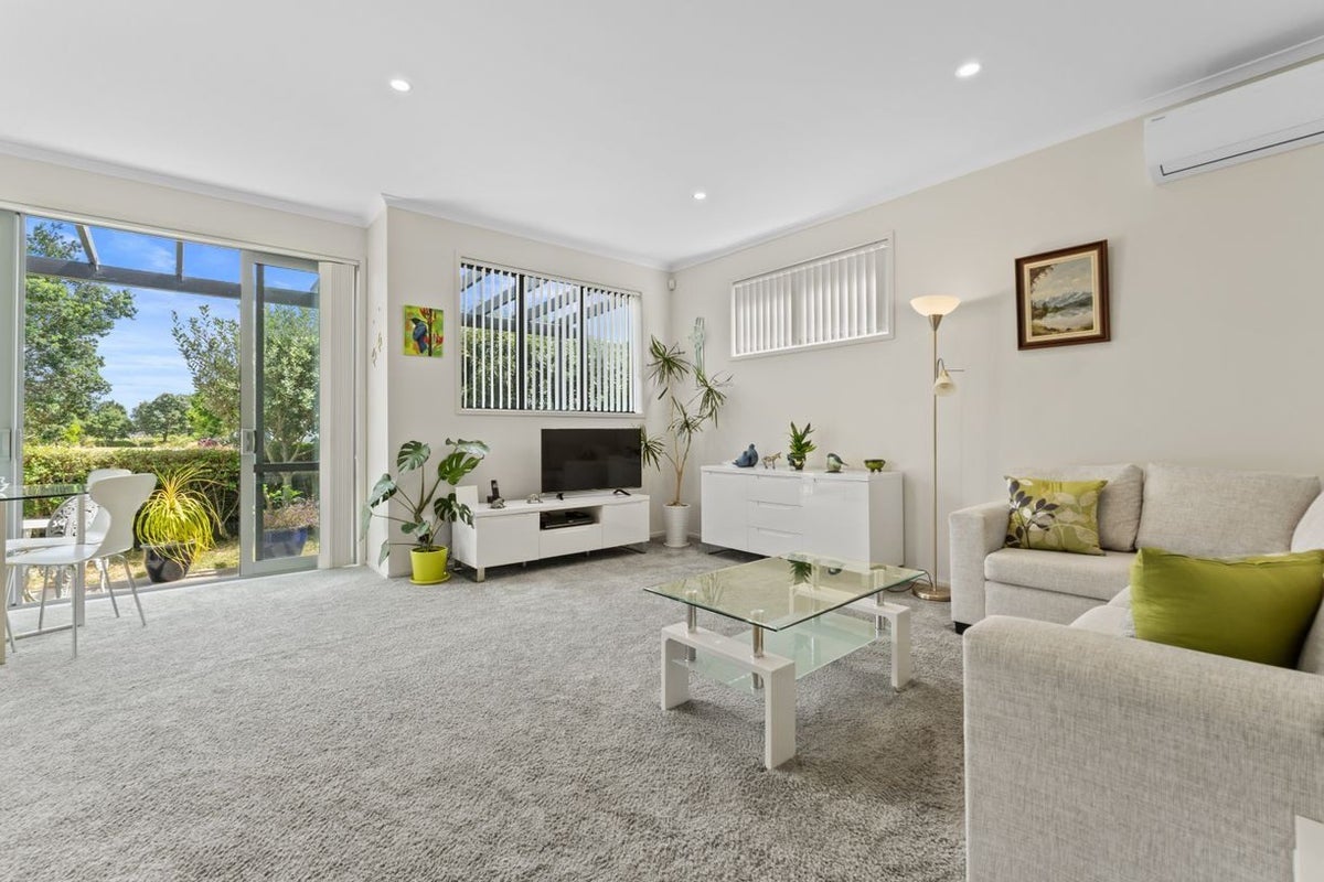 7 Meteor Road, Hobsonville, Auckland - Carousel 1