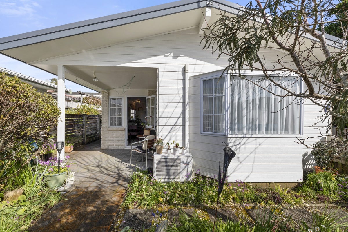 2/3 Salcombe Terrace, Welbourn, New Plymouth - Carousel 1