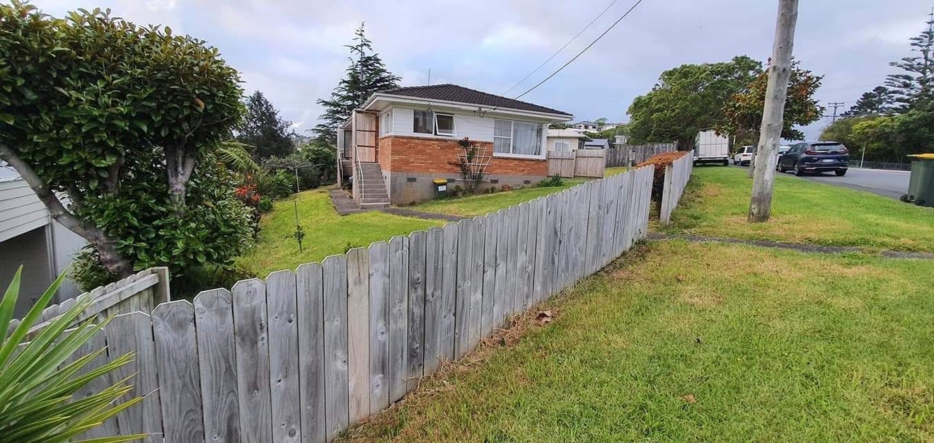 1/97 Target Road, Totara Vale, Auckland - Carousel 1