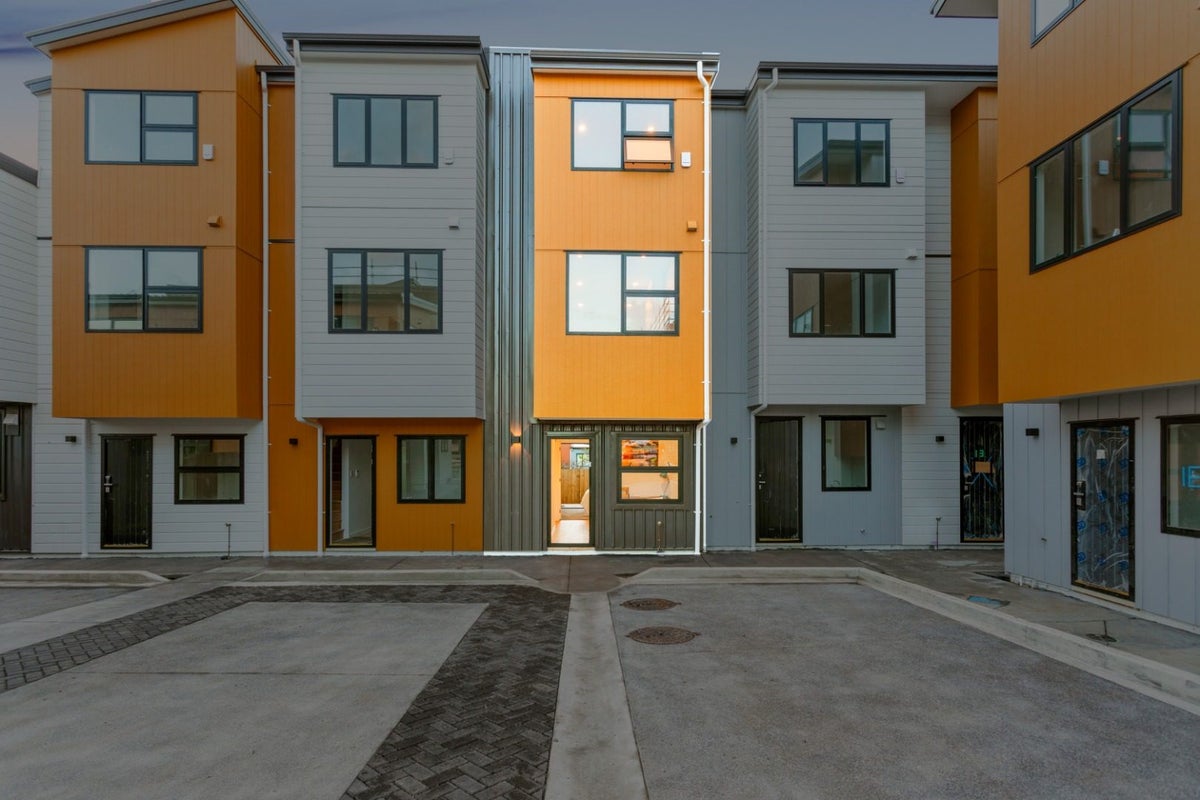 8/28 Lavelle Road, Henderson, Auckland - Carousel 2
