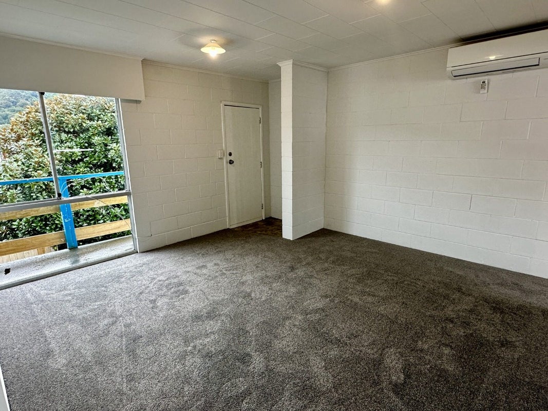 8/43A MERTON ST, TRENTHAM, UPPER HUTT - Carousel 2