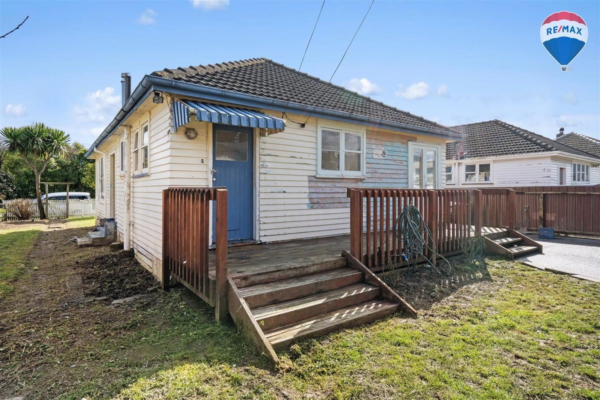 206 Cambridge Terrace, Naenae, Lower Hutt - Carousel 13
