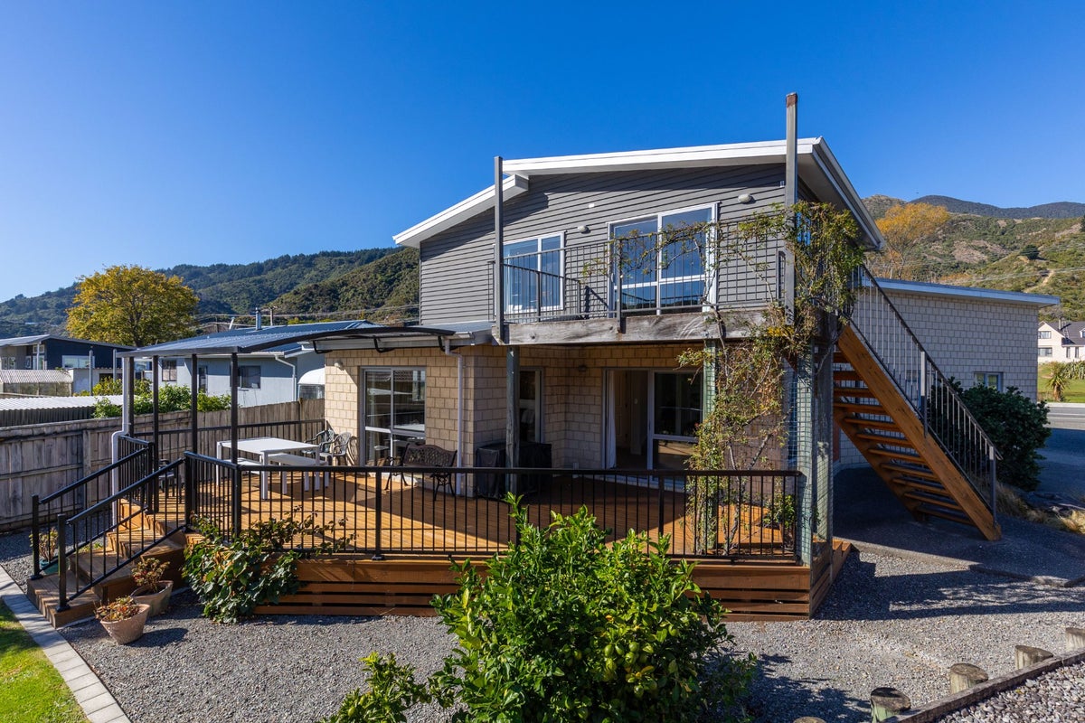 255 Waikawa Road, Waikawa, Picton - Carousel 1