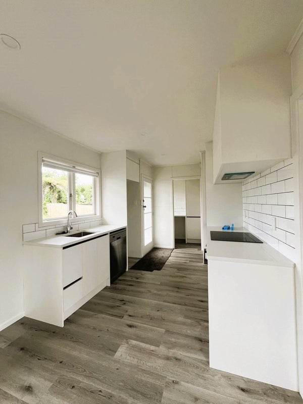 28 Wilsher Crescent, Henderson, Auckland - Carousel 2