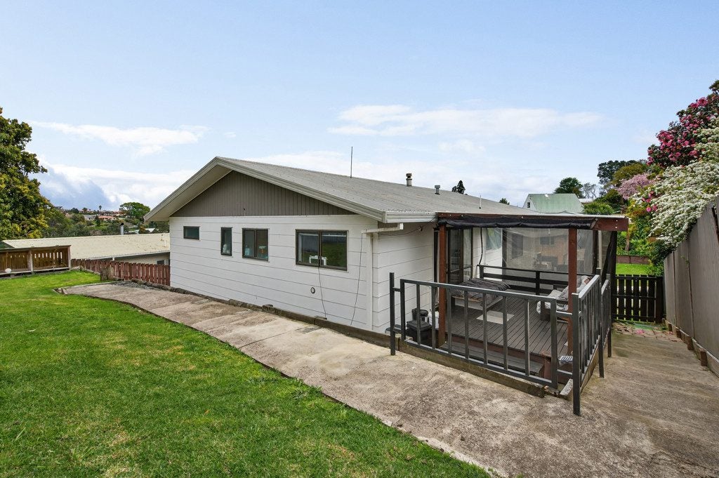 11 Dunton Drive, Welcome Bay, Tauranga - Carousel 2