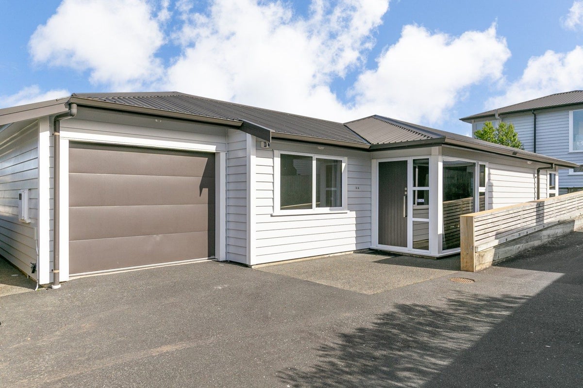 11A Pinkerton Gr, Newlands, Wellington - Carousel 1