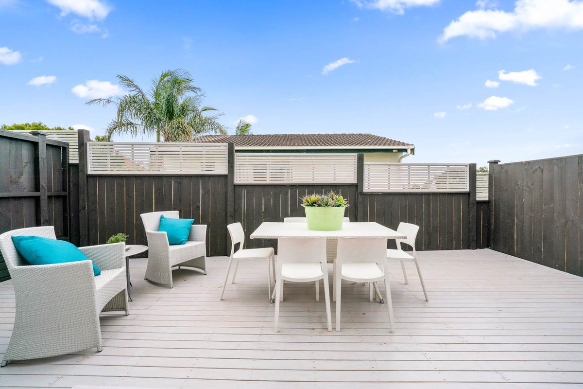 13D Kingussie Place, Highland Park, Auckland - Carousel 2