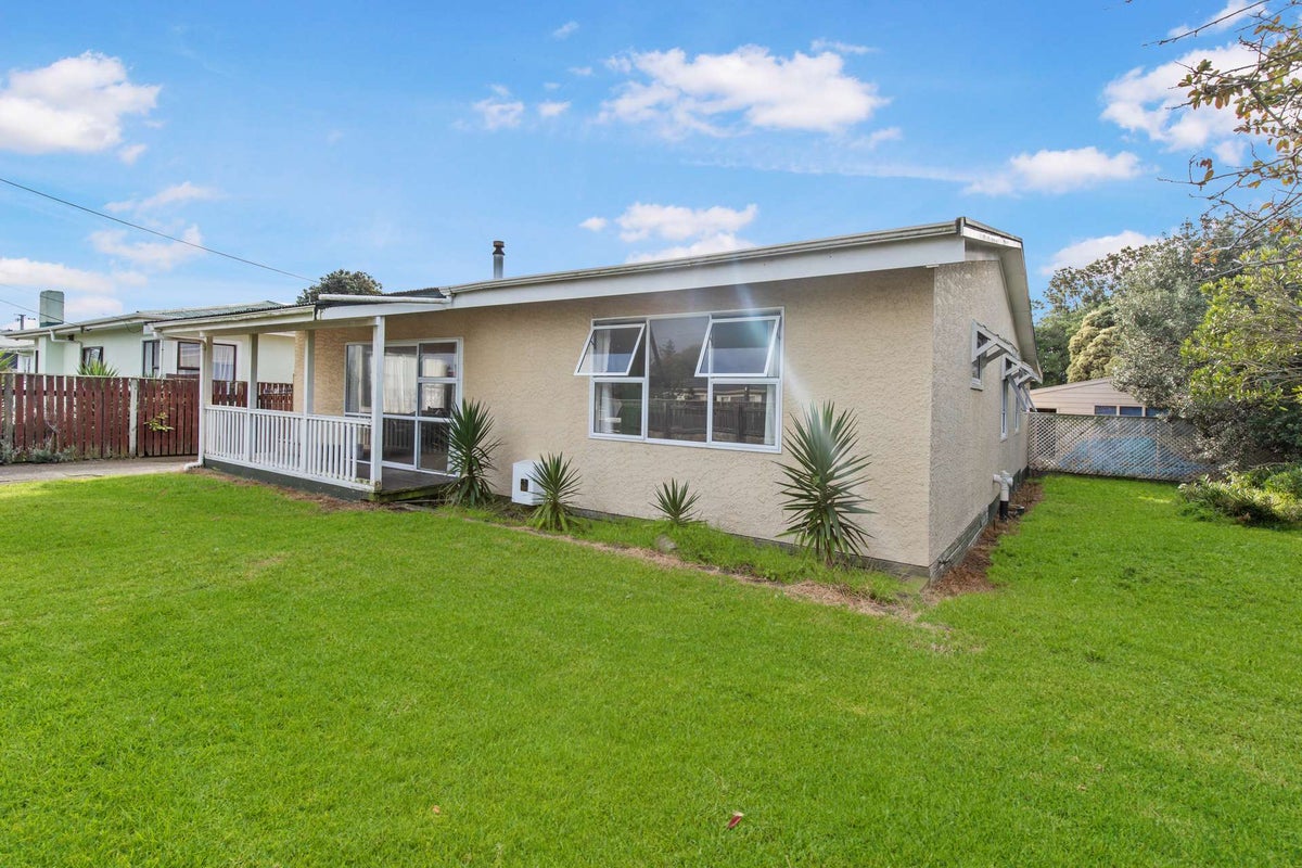 42 Hood Street, Castlecliff, Whanganui - Carousel 1