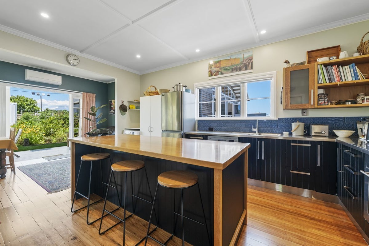 421 Devon Street West, Lynmouth, New Plymouth - Carousel 2