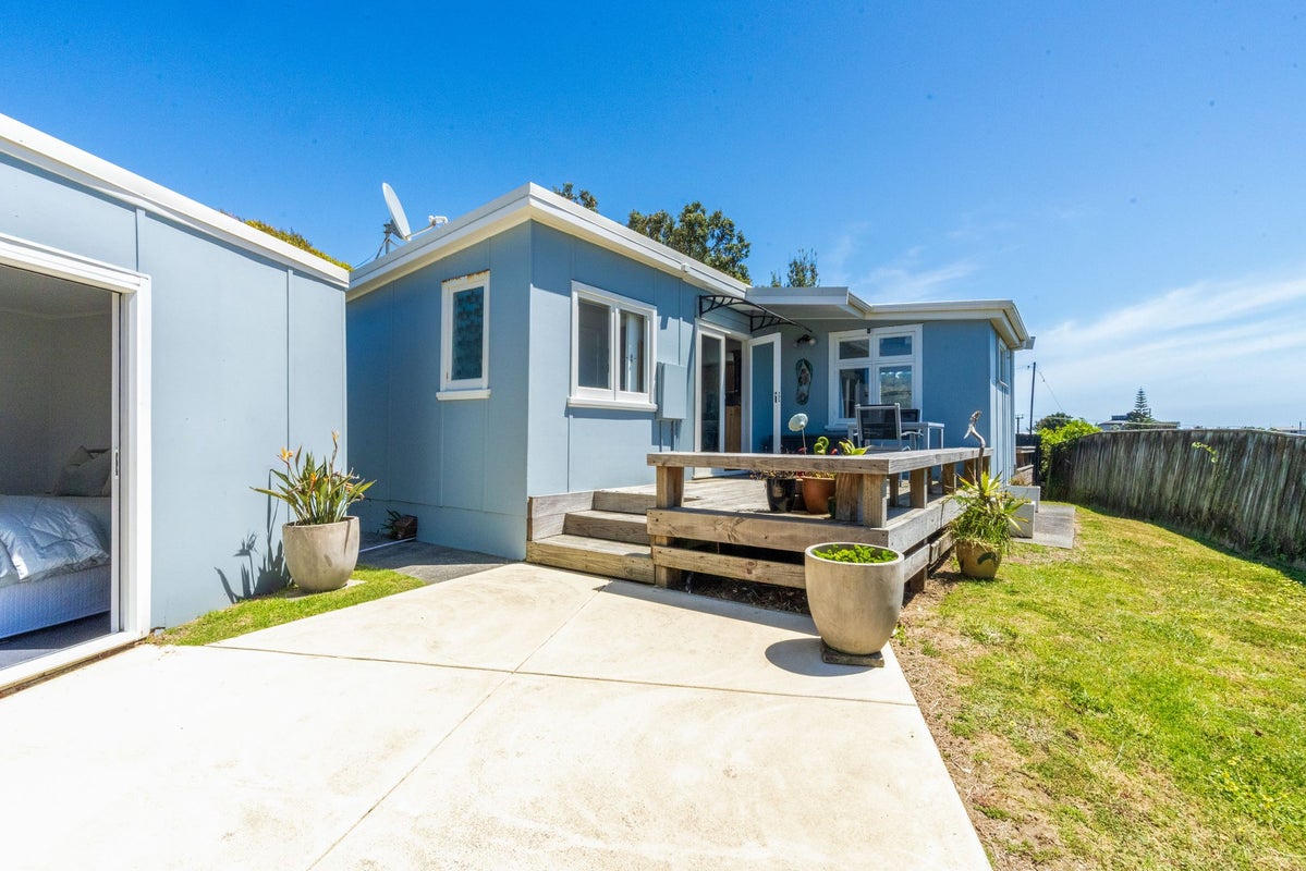 143 Kahukura Avenue, Waitarere Beach, Levin - Carousel 2