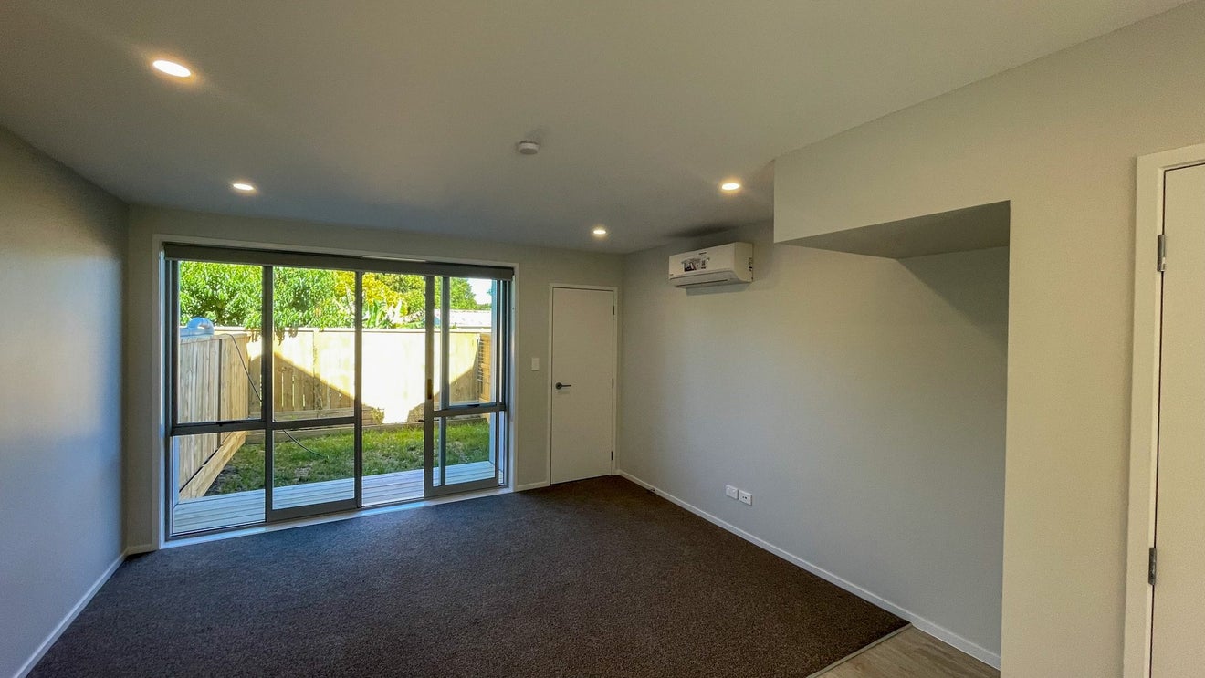 4/51 Wharf Road, Te Atatu Peninsula, Auckland - Carousel 2