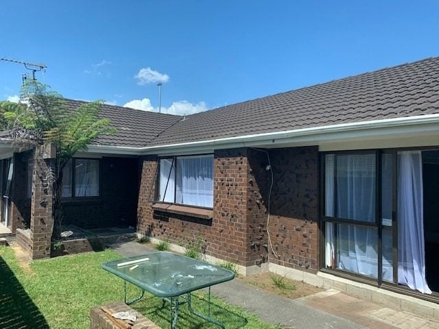209 Walter Strevens Drive, Conifer Grove, Takanini - Carousel 1
