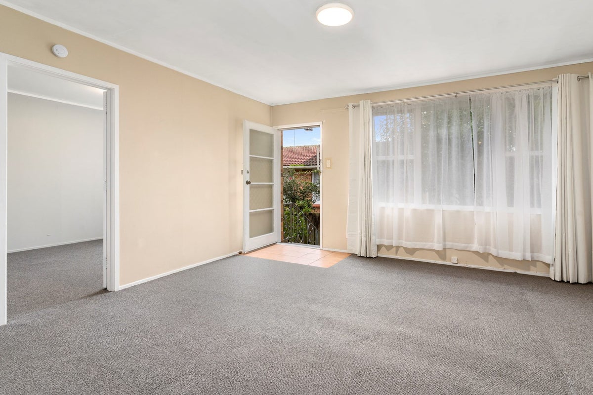 1/135 Titirangi Road, New Lynn, Auckland - Carousel 1