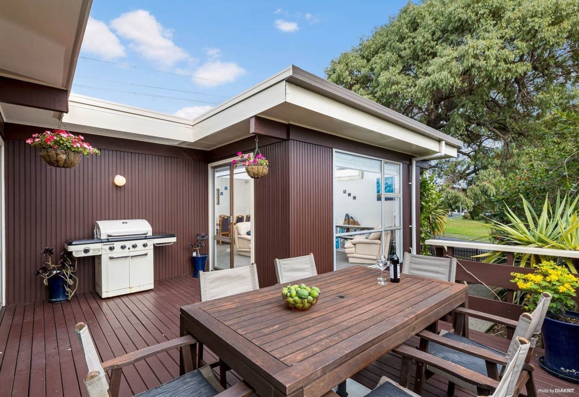 38 Halsey Drive, Lynfield, Auckland - Carousel 1