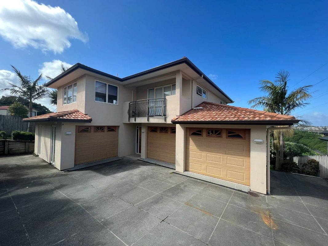34 Fairchild Avenue, Goodwood Heights, Auckland - Carousel 1
