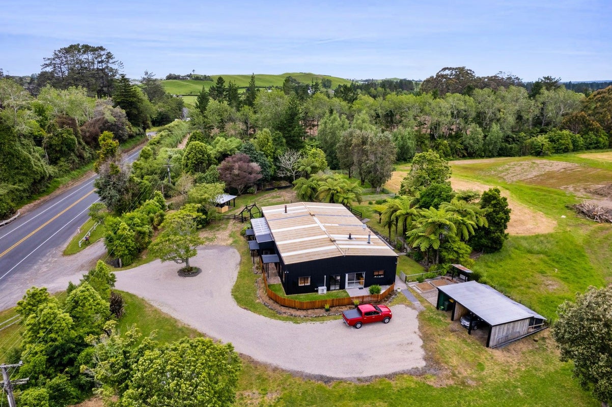 1082 Junction Road, Egmont Village, Inglewood - Carousel 1