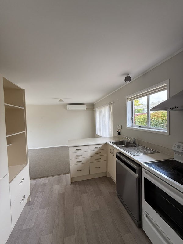 1/10 Brierley Place, Marfell, New Plymouth - Carousel 2