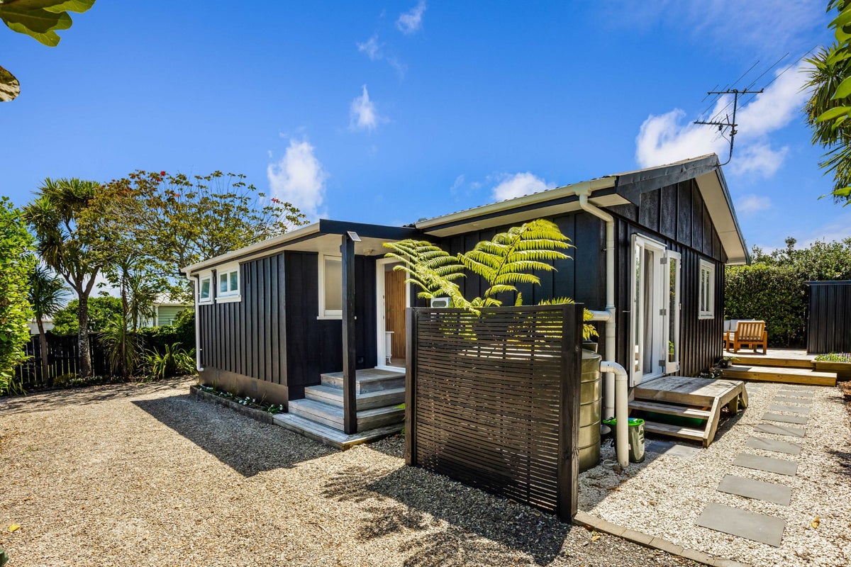 1B Titoki Street, Te Atatu Peninsula, Auckland - Carousel 2