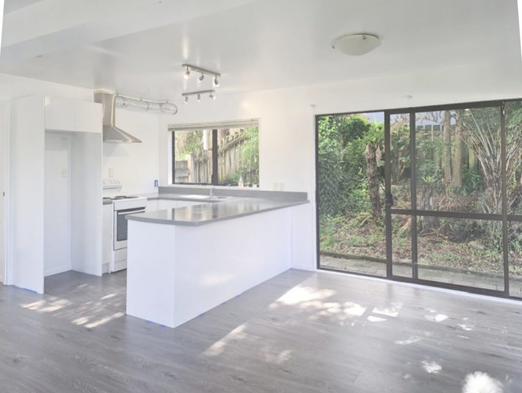19 Peterhouse Place, West Harbour, Auckland - Carousel 1