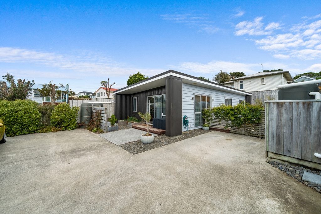 17B Tuki Street, Titahi Bay, Porirua, Wellington - Carousel 1