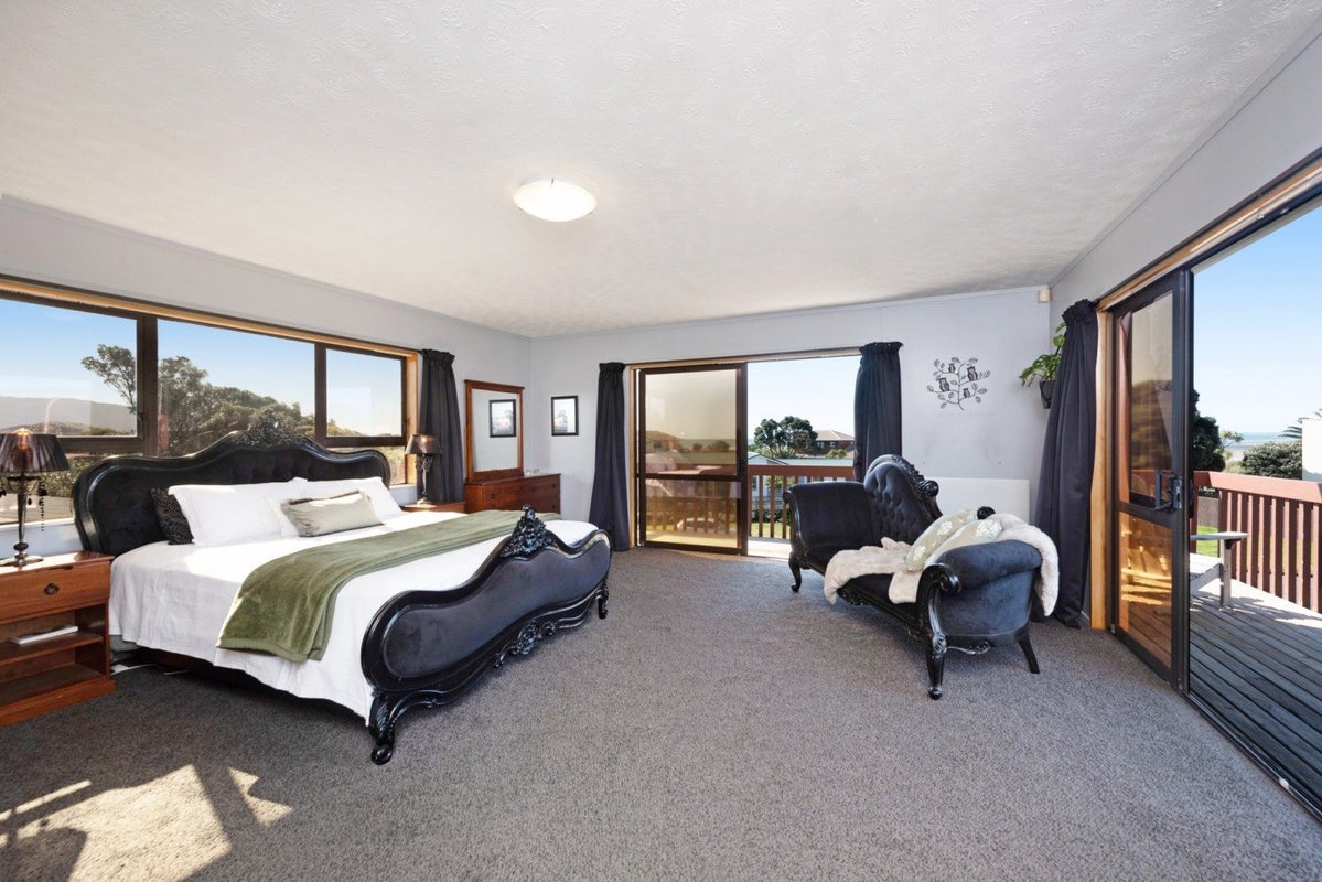 254 Manly Street, Paraparaumu Beach, Paraparaumu - Carousel 2