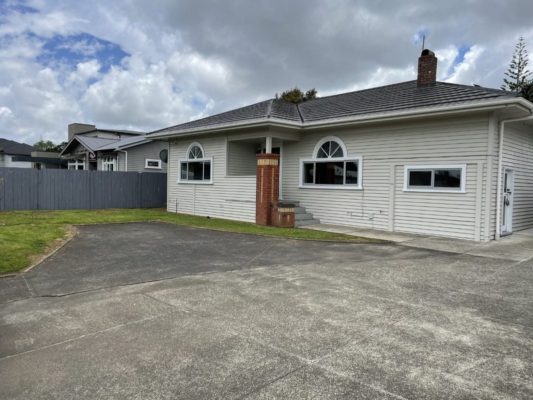 686 Mount Albert Road, Royal Oak, Auckland - Carousel 2