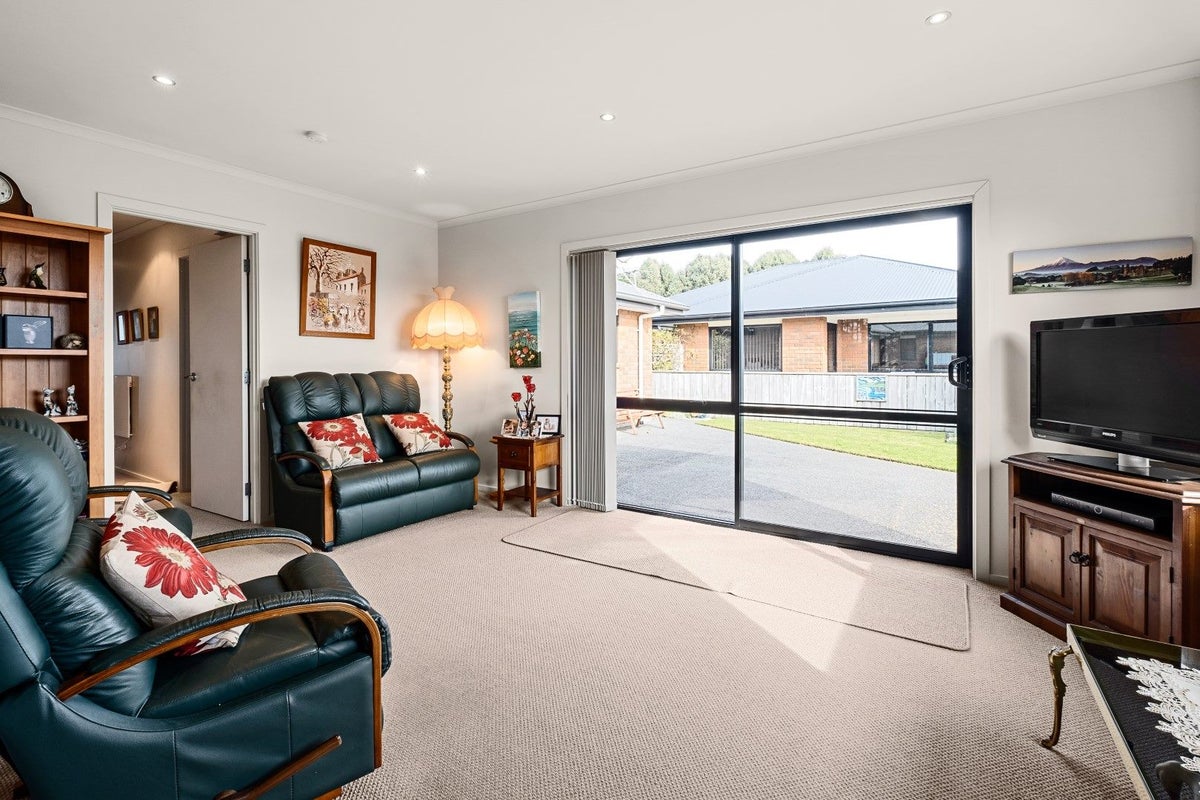 7E Corokia Street, Bell Block, New Plymouth - Carousel 2