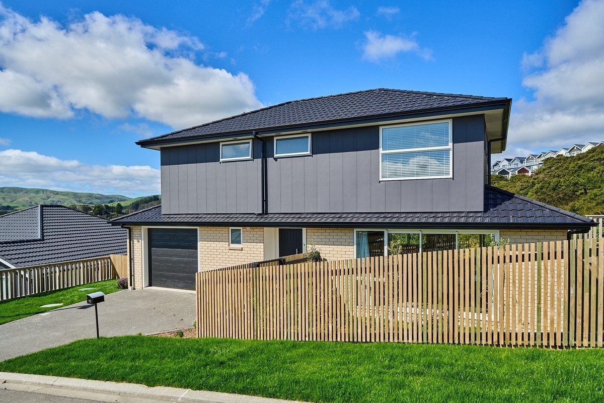 10 Topsail Way, Whitby, Porirua - Carousel 1