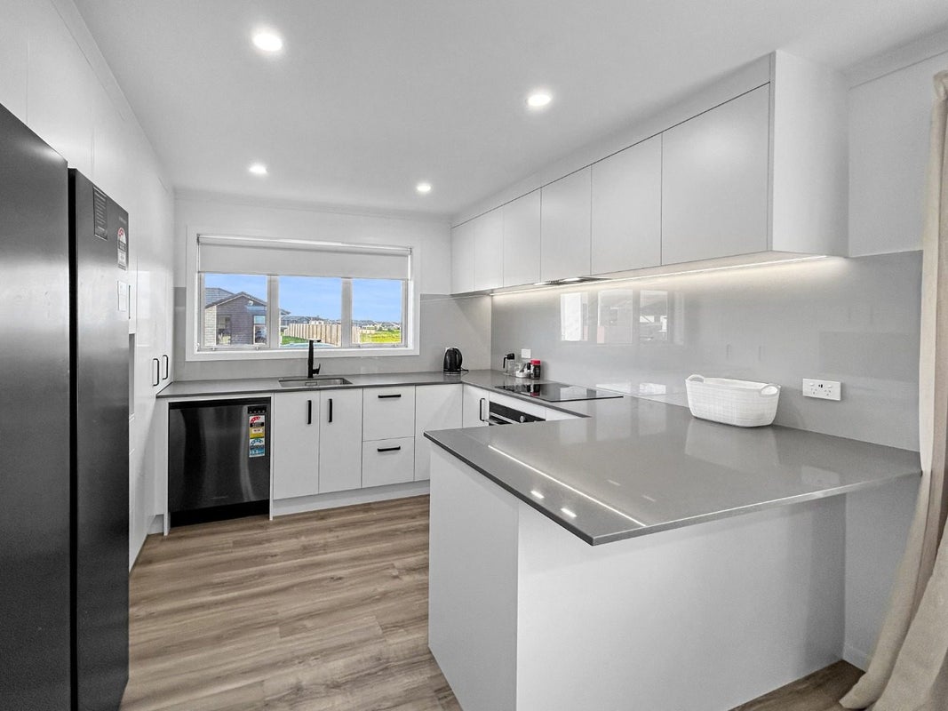74 Atlantic Drive, Fitzherbert, Palmerston North - Carousel 2